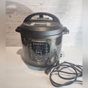 Instant Pot Duo 6 Qt Mickey Mouse Classic Electric Pressure Cooker 7-1 Disney